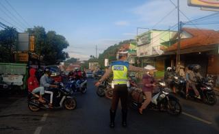 Polsek Tanjungsari Terus Kawal Penerapan AKB di Sumedang